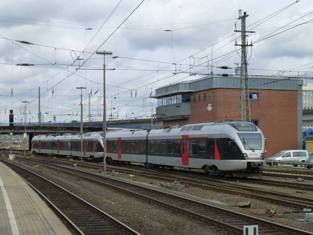 RE 16 aus Iserlohn und Siegen nach Essen Hbf, vorne ET 22 2101. Hagen Hbf, 30.3.16