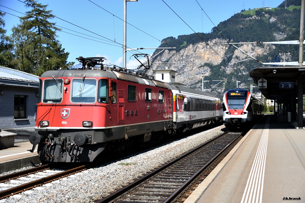 RE 4/4 420 159-6 mit einen sonderzug im bahnhof flüelen,11.09.19