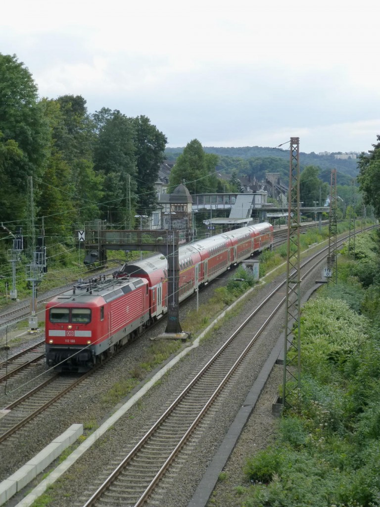 RE 7 mit 112 166 nach Rheine durchfährt am 21.9.15 Wuppertal Zoologischer Garten.