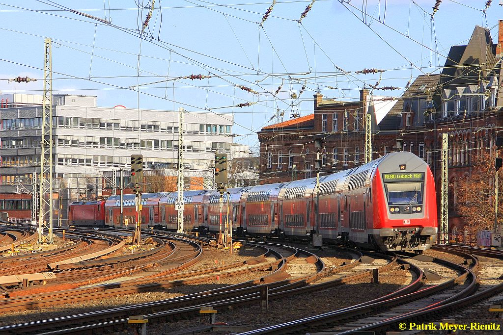 RE80 aus Lübeck Hbf bei Einfahrt Hamburg Hbf am 02.04.2015