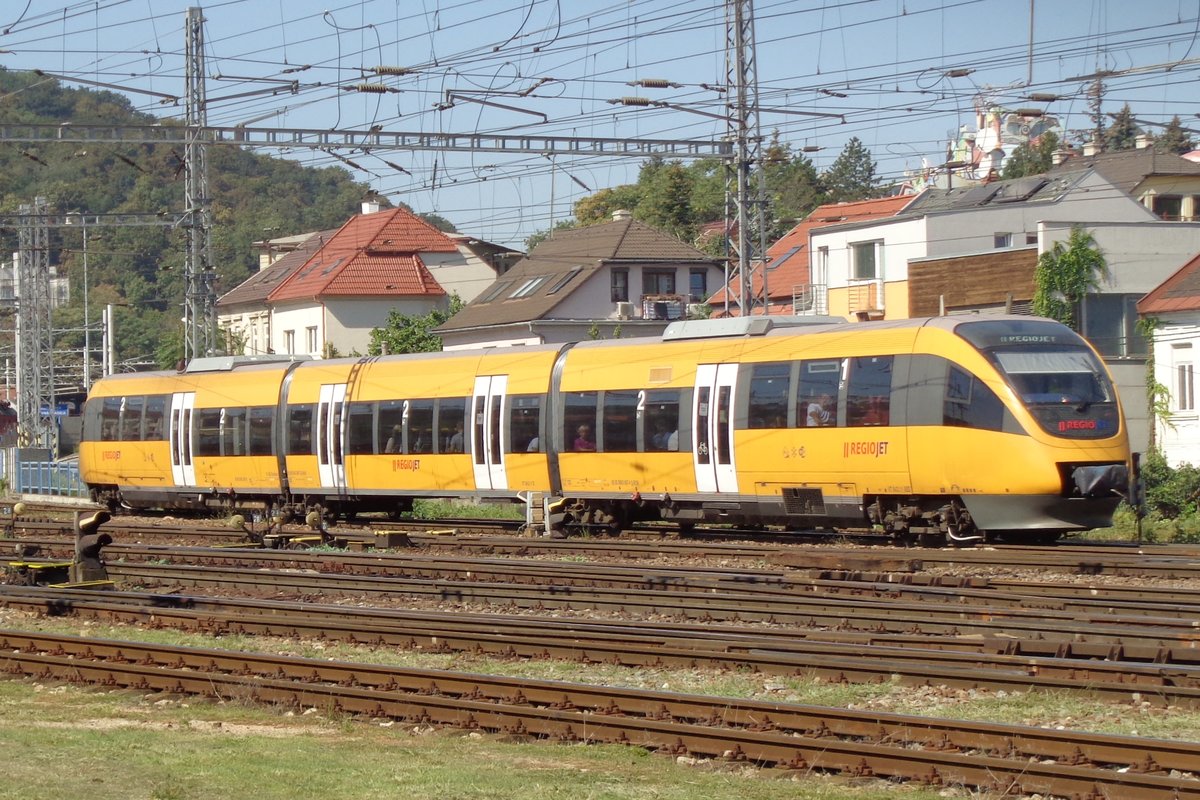 RegioJet VT 643-11 verlässt am 12 September 2018 Bratislava hl.st.