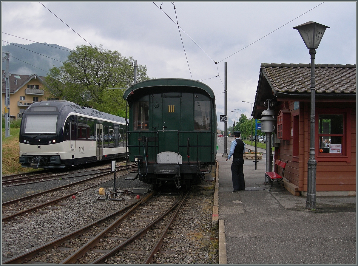 Reisen, gestern und heute: Links ganz modern mit dem SURF ABeh 2/6 und recht mit einem Brünigbahn BC der Blonay Chamby Bahn. 
29. Mai 2016