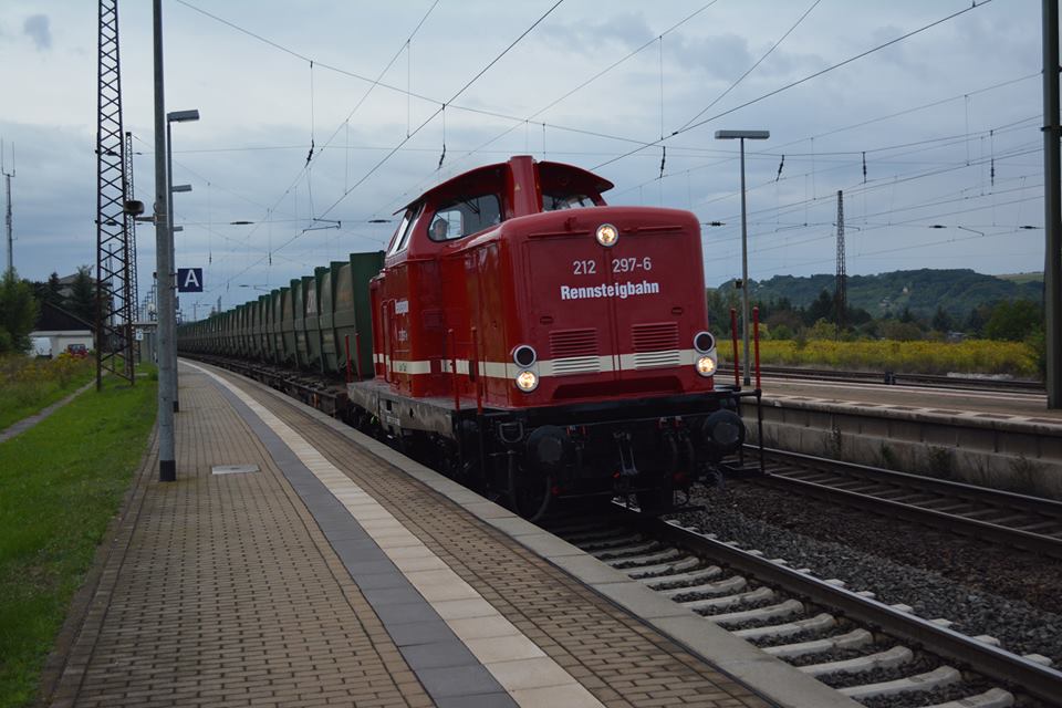 Rennsteigbahn 212 297-6  Caro  mit dem M�llzug von Ilmenau nach Gro�korbetha, am 25.08.2014 in Naumburg Hbf. (Foto: Wolfgang Gerstner)