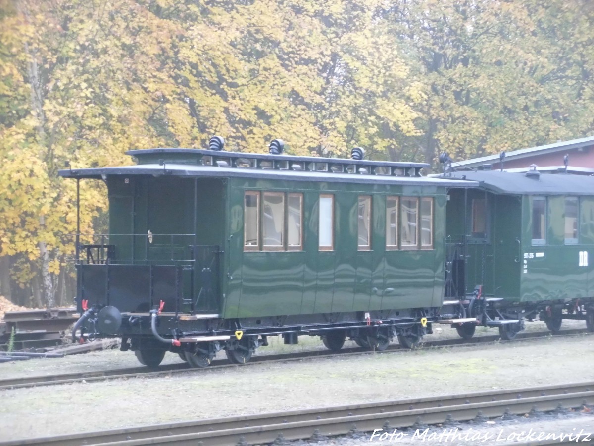 Restaurierter Personenwagen aus der Grnderzeit der R.KB, die heutige RBB im Bahnhof Putbus am 2.11.15