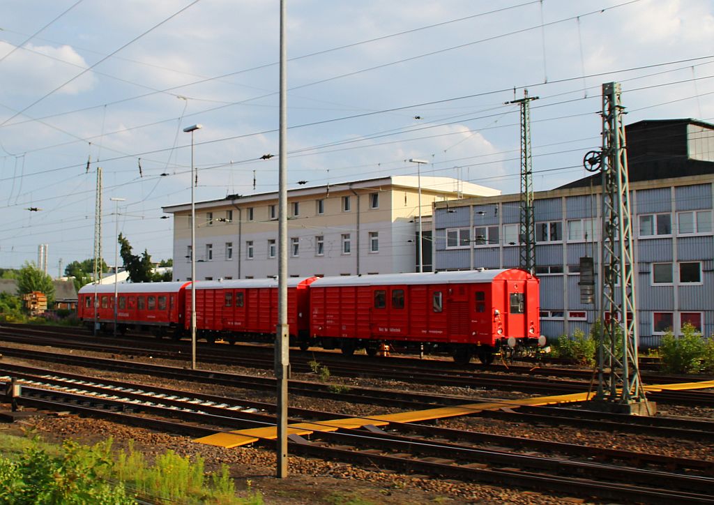 Rettungs-Hilfszug der DB Notfalltechnik aufgenommen in Hamburg aus dem SH-Express auf der Fahrt nach Schleswig. 30.06.2012