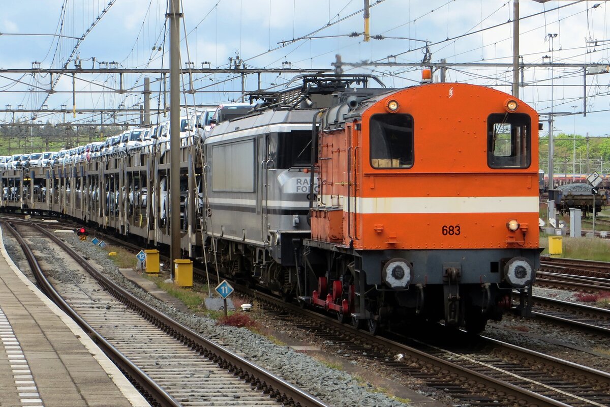 RFO 683 rangiert ein BLG-Ganzzug samt Ellok in Amersfoort am 25 Mai 2021.