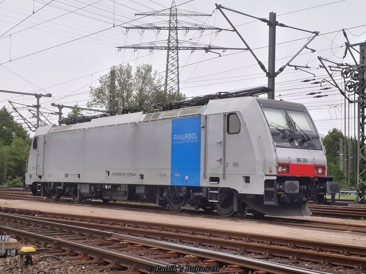 Rpool 186 281 abgestellt in Hamburg-Altenwerder am Hafenbahnhof Alte Süderelbe am 01.05.2019