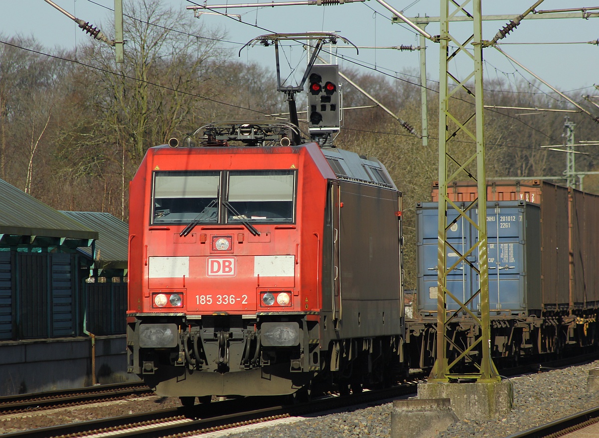 RSC 0185 336-2 mit dem Volvo-Zug in Schleswig 24.03.2017