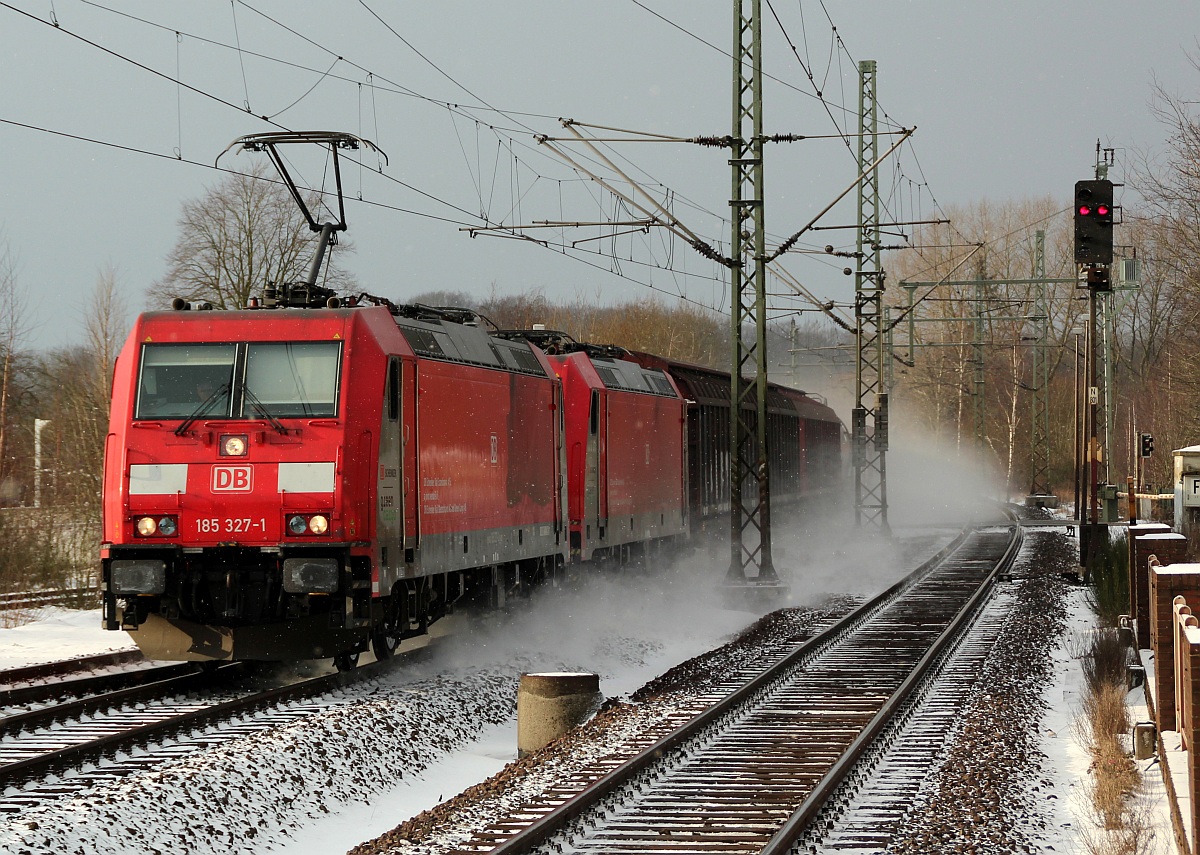 RSC 185 327 und 185 334 (kalt) rauschen hier mit einem Mischer durch Schleswig. 10.02.2012