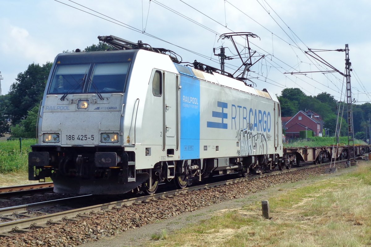 RTB Cargo 186 425 treft am 10 Juni 2018 in Venlo ein. 