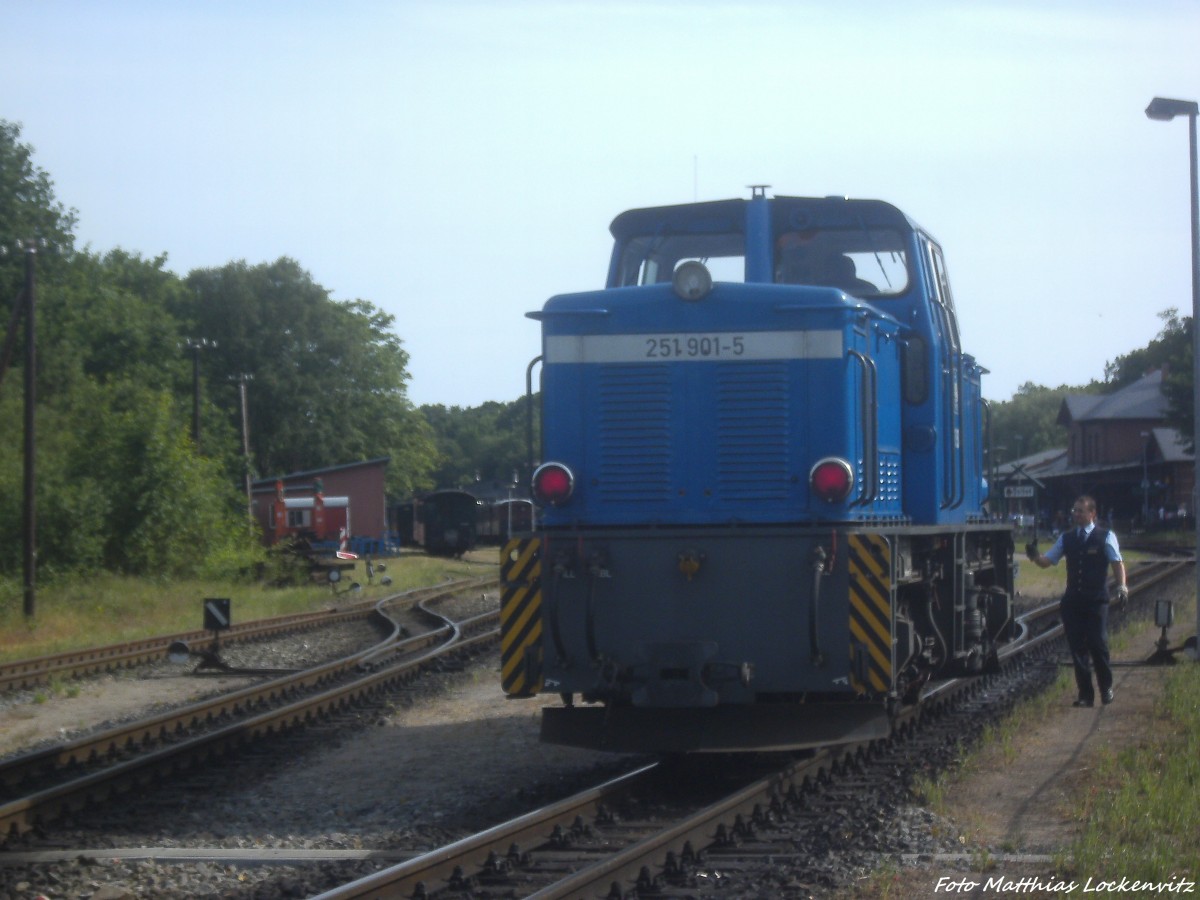 RüBB 251 901 auf Rangierfahrt in Putbus am 8.6.14