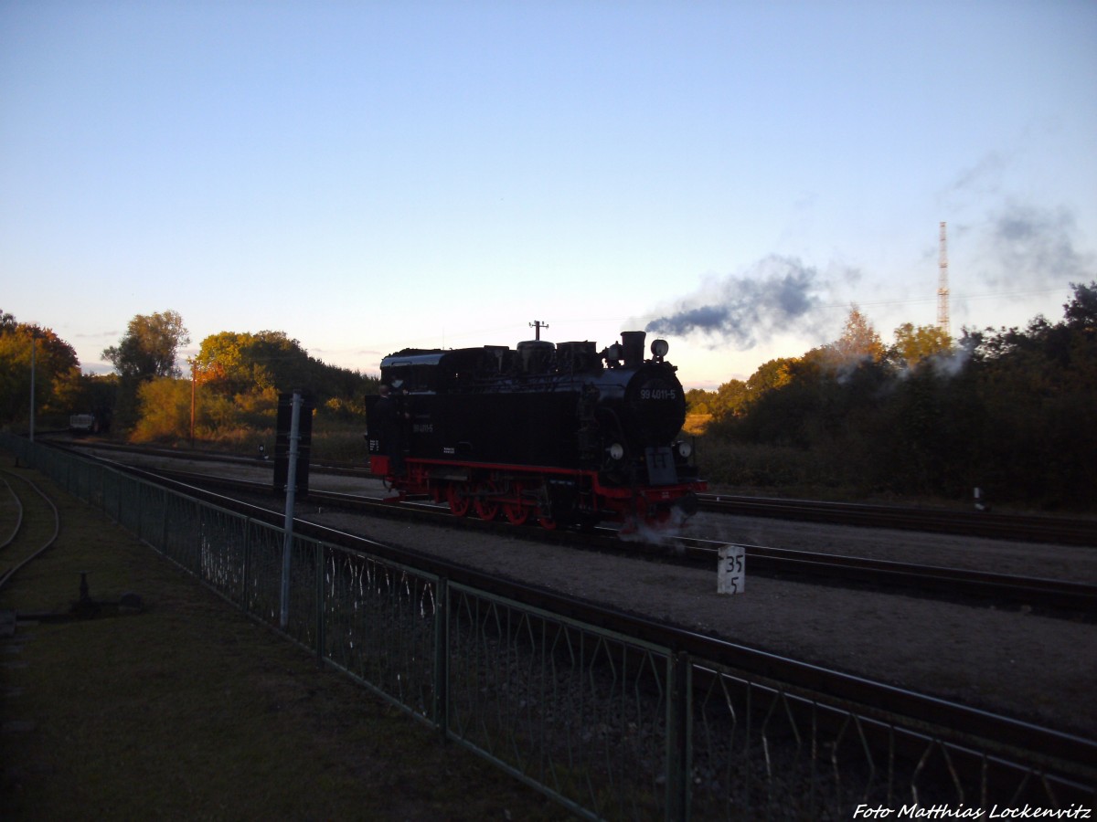 RBB 99 4011 auf Rangierfahrt im Bahnhof Putbus am 2.10.13