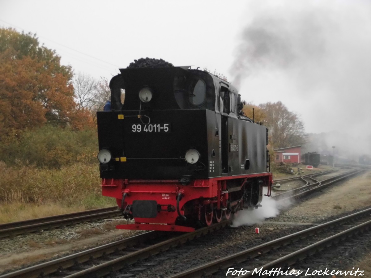 RBB 99 4011 auf Rangierfahrt im Bahnhof Putbus am 2.11.15