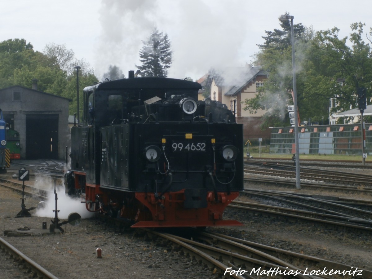 RBB 99 4652 fhrt fr Fhrerstandsmitfahrten im Putbusser Bahnhof hin und her am 31.5.15