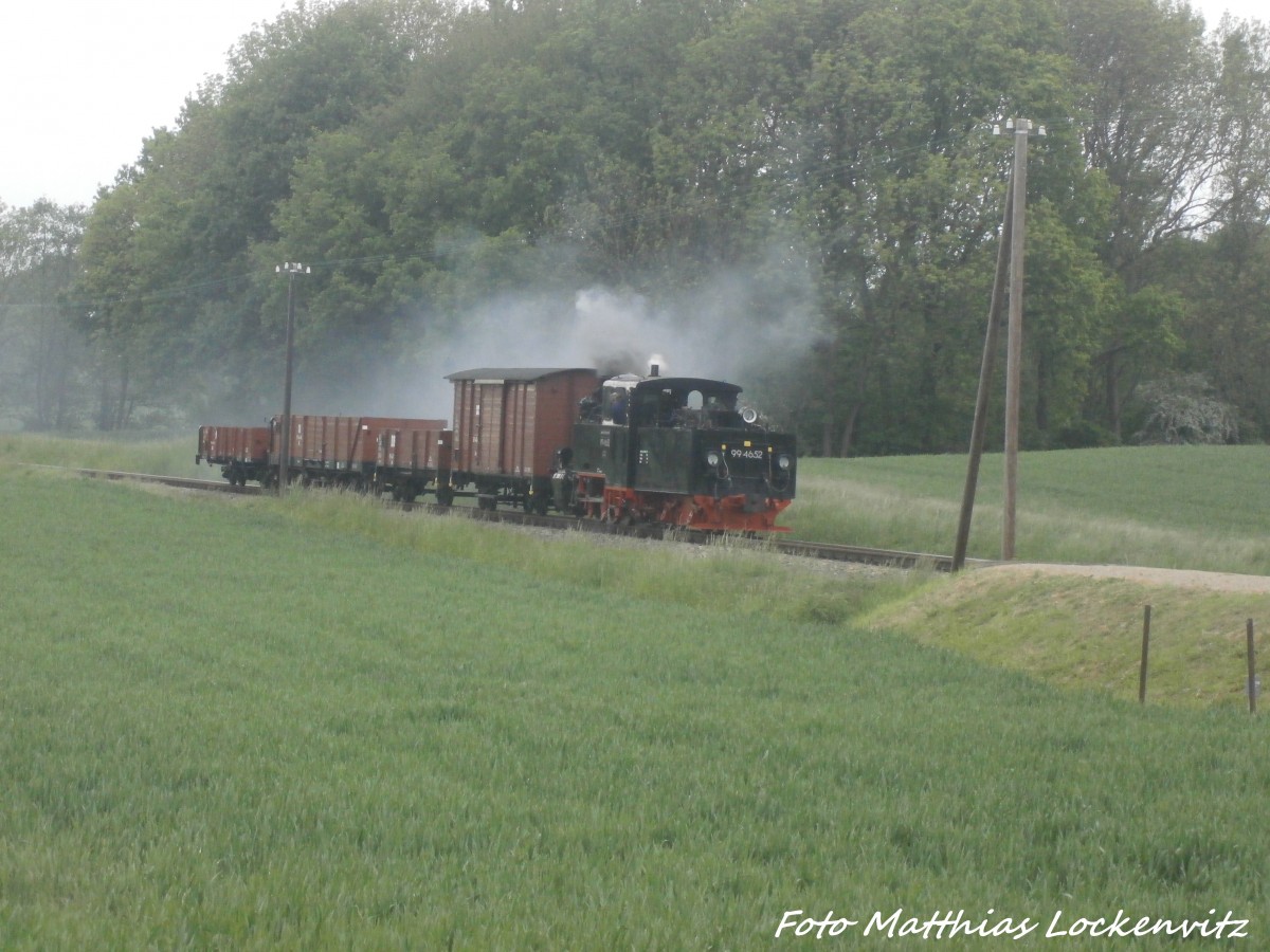 RBB 99 4652 mit dem Fotozug unterwegs nach Sellvitz bei der durchfahrt am Haltepunkt Beuchow am 31.5.15