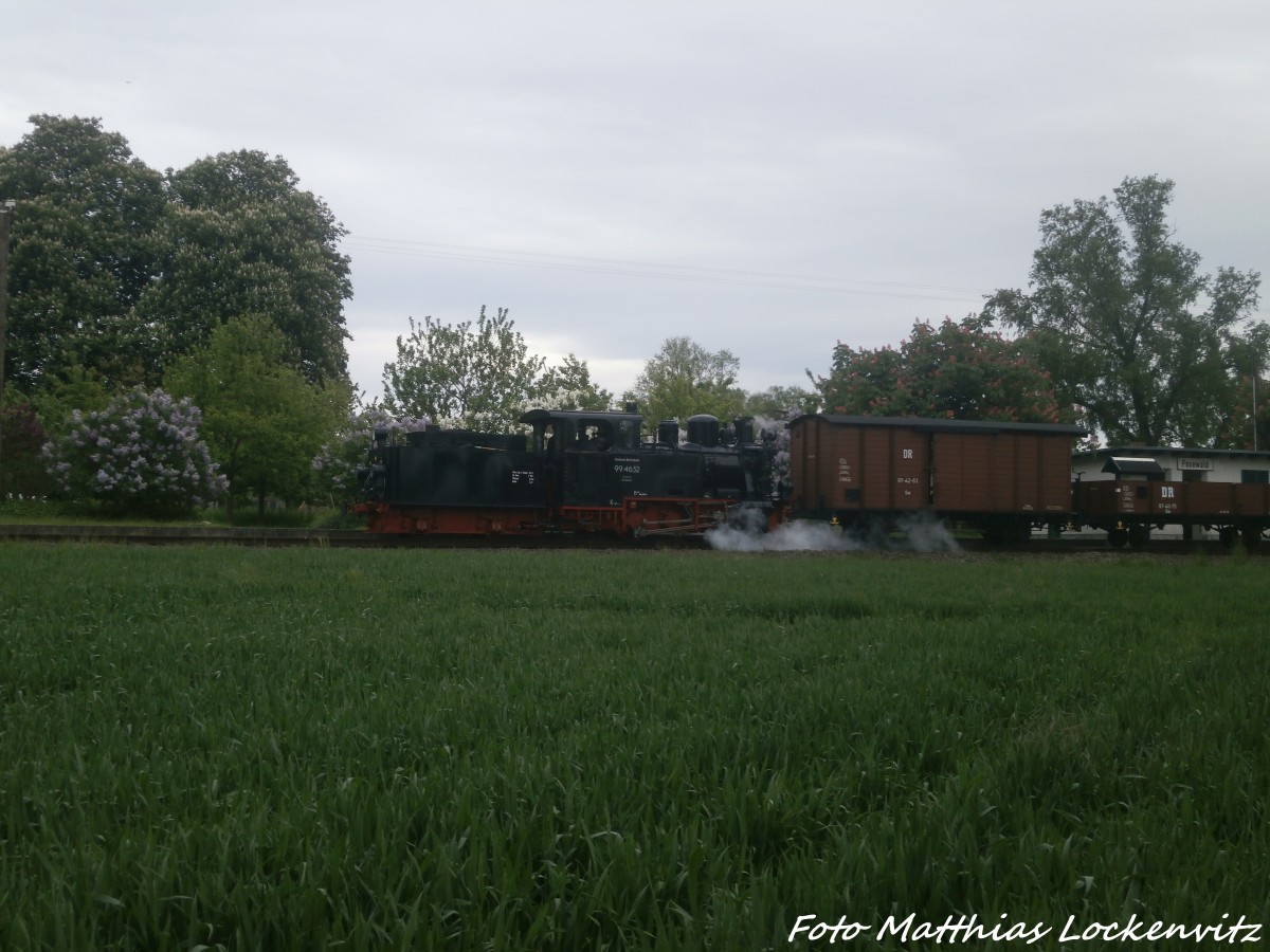 RBB 99 4652 mit dem Fotozug unterwegs nach Sellvitz bei der durchfahrt am Haltepunkt Posewald am 31.5.15