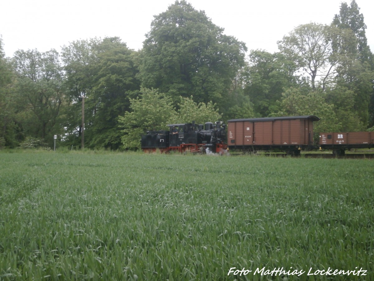 RBB 99 4652 mit dem Fotozug unterwegs nach Sellvitz bei der durchfahrt am Haltepunkt Posewald am 31.5.15