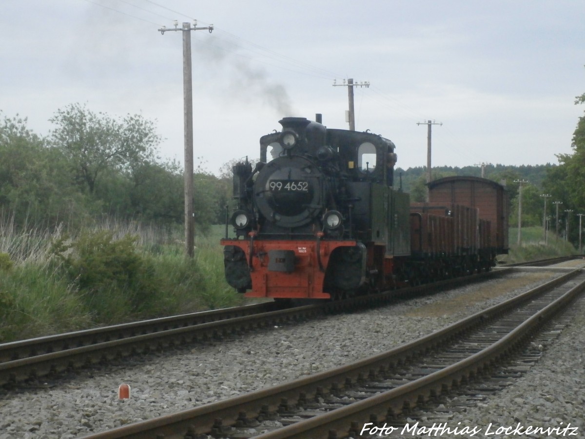 RBB 99 4652 mit dem Fotozug an der Ausweichstelle Posewald am 31.5.15