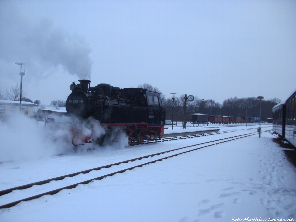 RüBB 99 4801 unterwegs zum Personenzug im Bahnhof Putbus am 30.1.14