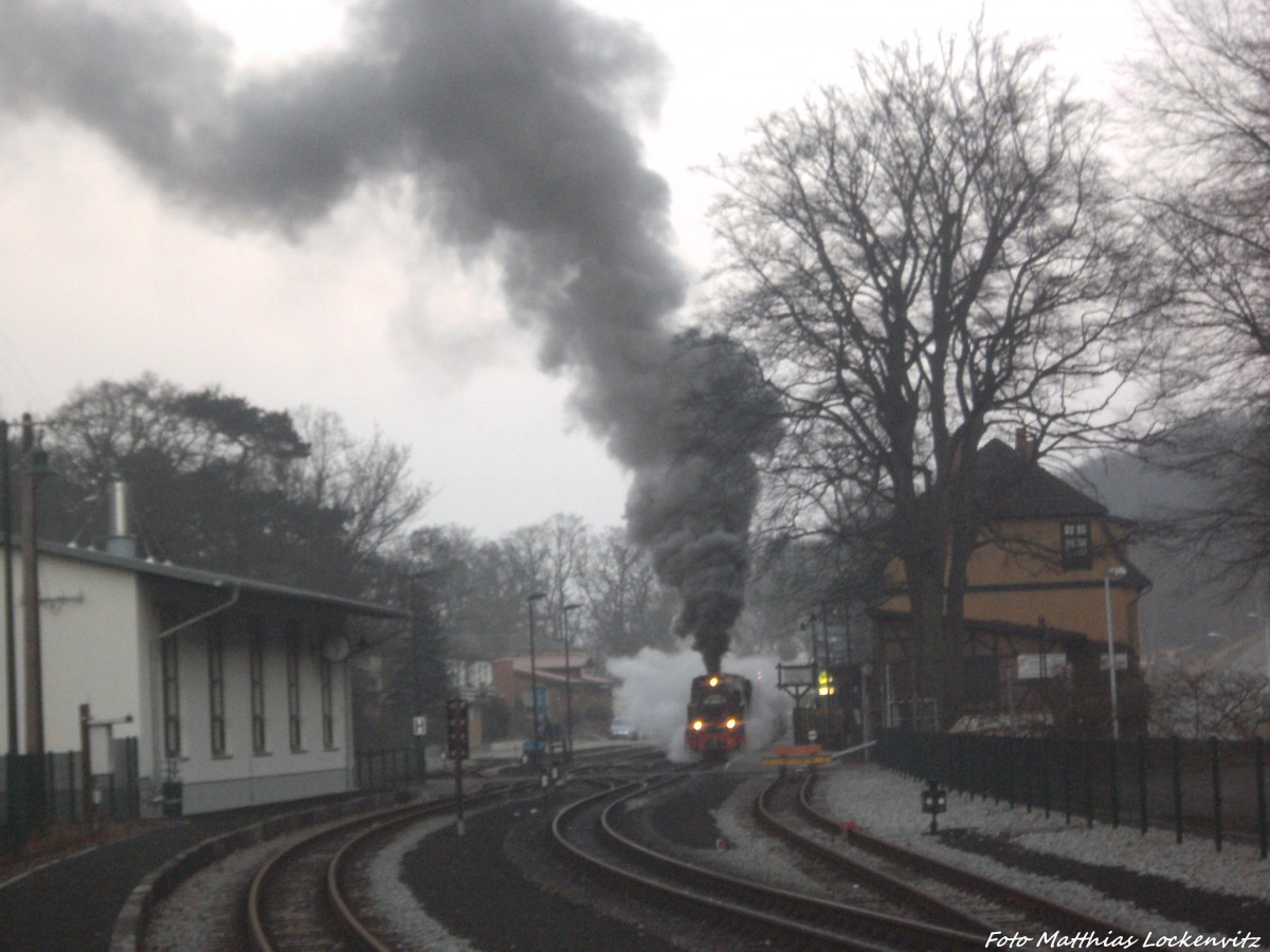 RBB 99 4802 beim Verlassen des Bahnhofs Ostseebad Ghren in Richtung Putbus am 6.3.14