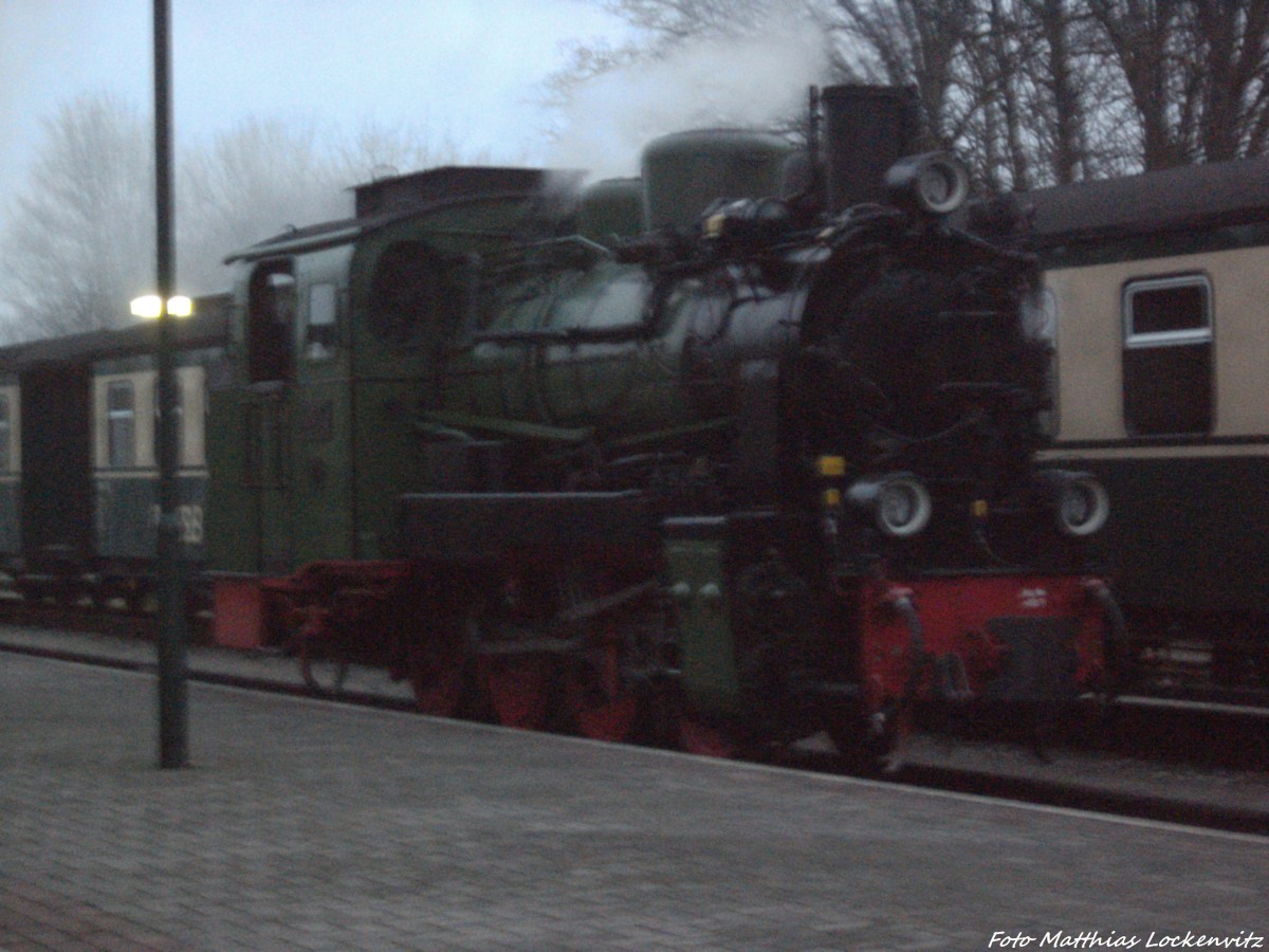 RüBB Mh 53 bei seiner Betriebspause im Bahnhof Putbus am 3.12.13