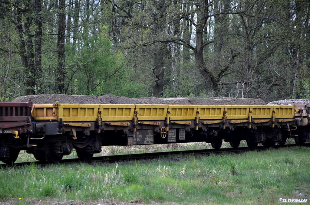 rungenwagen der gattung RES,uic-nummer 37 80 3999 139-3,glinde 23.04.18