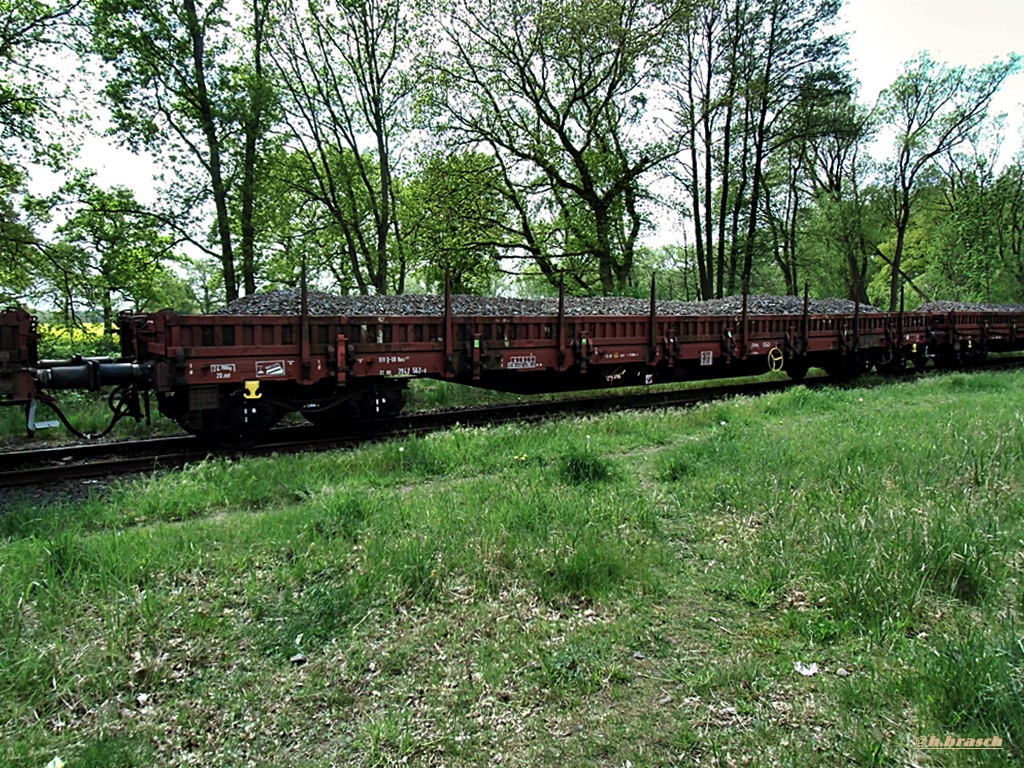 rungenwagen der gattung RES,zugelassen auf 31 80 3942 562-0,aufgenommen am bf glinde,am 12.05.15