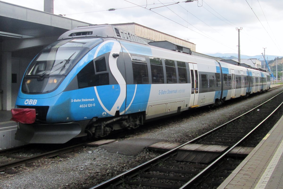 S-Bahn Steiermark 4024 120 steht am 31 Mai 2016 in Leoben Hbf.