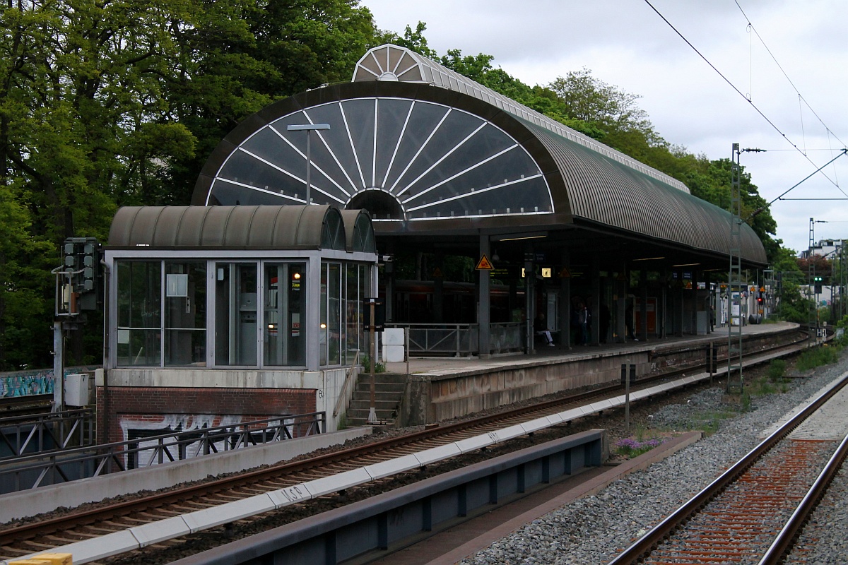 S-Bahnhof Holstenstrasse aufgenommen aus dem vorbeifahrenden RE7(21057 Flensburg - Hamburg HBF). HH 30.05.2015