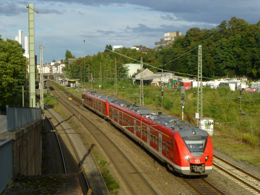 S8 nach Mönchengladbach in W-Barmen, 1440 002 vorne, 14.9.15