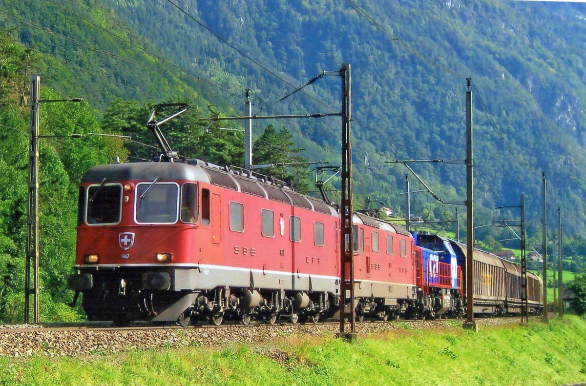 SBB 11671 durchfahrt Erstfeld am 14 September 2011.