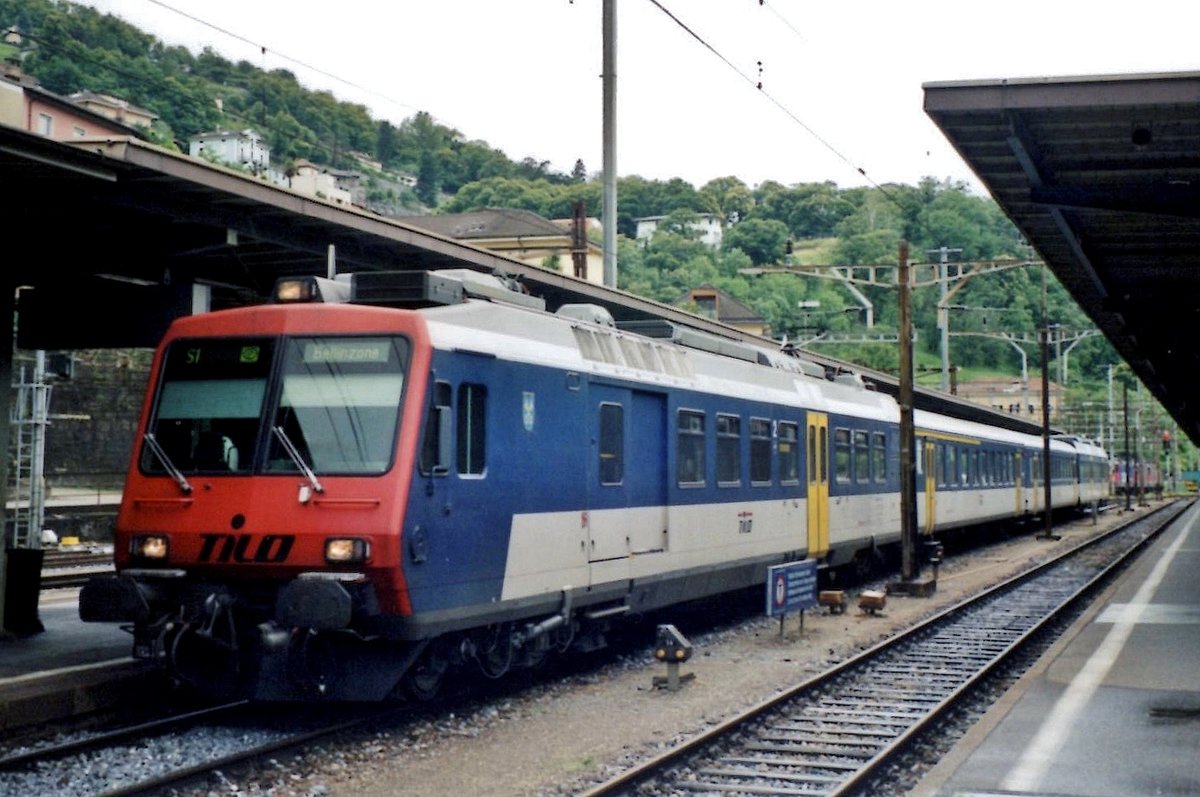 SBB 560 121 steht am 17 Juni 2001 in Bellinzona.