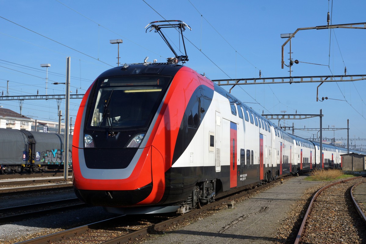 SBB: Der neue SBB-Twindexx Triebzug RABe 502203 bei einem Zwischenhalt in Solothurn HB am 25. Januar 2016.
Foto: Walter Ruetsch  