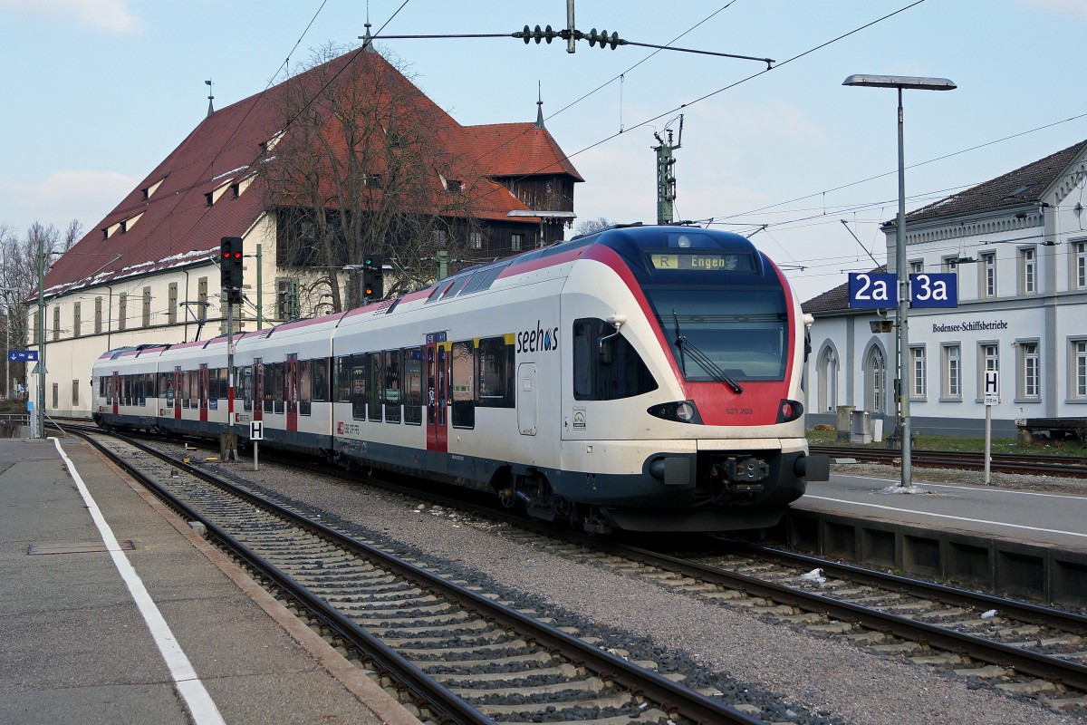 SBB: Flirt RABe 526  Seehas  in Konstanz am 7. Februar 2015. Die Eisenbahnfotografen aus der Schweiz (ich war der Einzige) waren an diesem Samstag gegenber den Schweizer Einkaufstouristen in der Minderzahl.
Foto: Walter Ruetsch  
