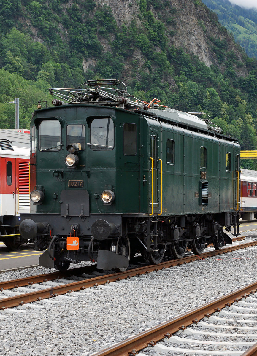 SBB:  GOTTARDO 2016 
Rund um das alte SBB Depot Erstfeld, das durch die Eröffnung des Gotthard Basistunnel leider seine grosse und langjährige Bedeutung verliert, wurde Rollmaterial aus verschiedensten Epochen ausgestellt so auch die Ae 3/5 10217. Aufnahme vom 4. Juni 2016.
Foto: Walter Ruetsch
