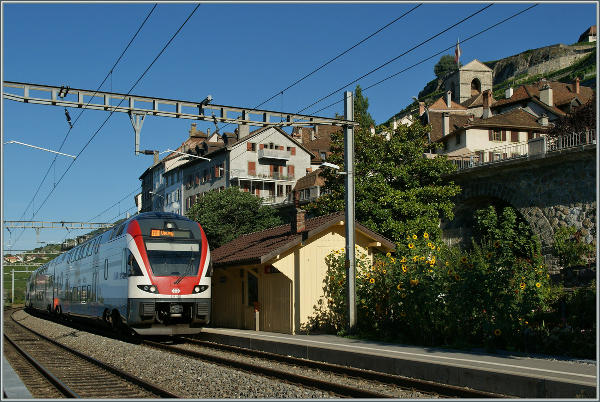 SBB RABe 511 102 kurz vor seinem Ziel bei der Durchfahrt in St-Saphorin. 
3. Sept. 2013