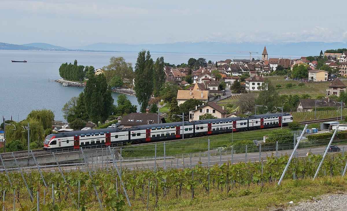 SBB RABe 511 als RE 2713 kurz nach Cully.
8. Mai 2014