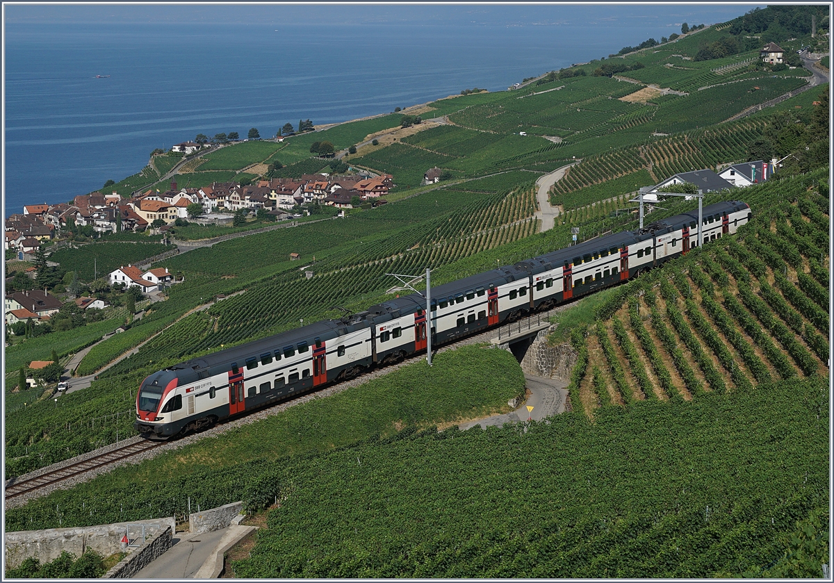 SBB RABe 511 (KISS) anstelle der sonst hier eingesetzten Domino oder FLIRT-Züge infolge des Fête des Vignerons auf der Train des Vignes Strecke bei Chexbres.

26. Juli 2019