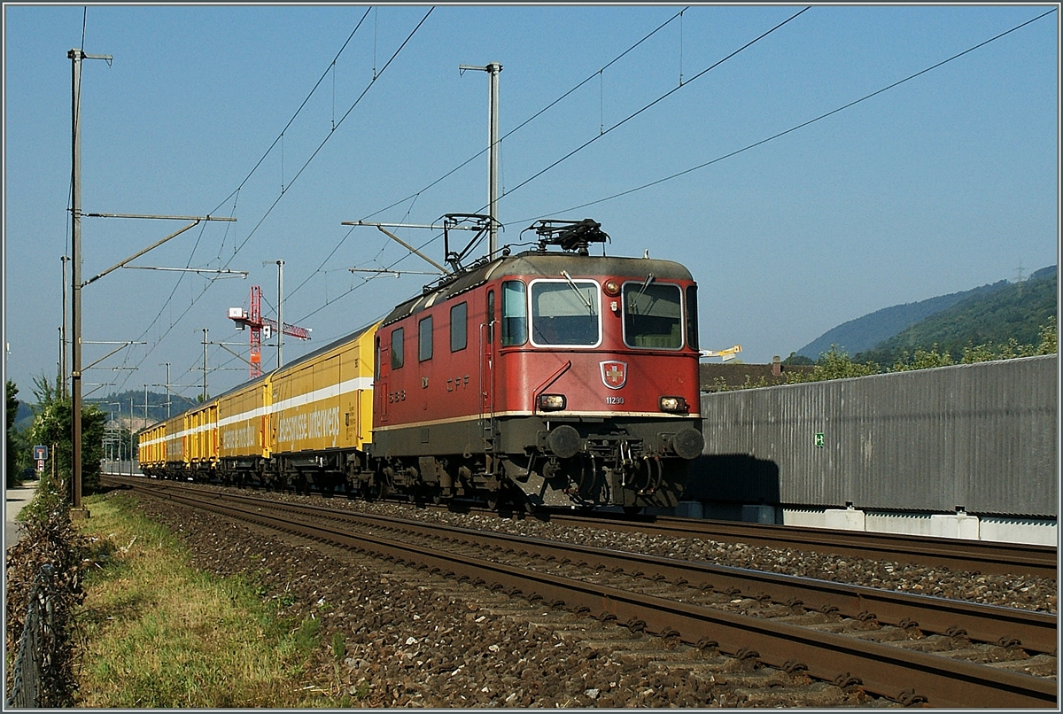 SBB Re 4/4 II mit einem Postzug zwischen Lengnau und Grenchen Sd.
22.07.2013