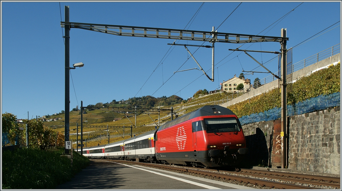 SBB Re 460 111-8 mit IR nach Brig frht durch Epesses.
28. Okt. 2013