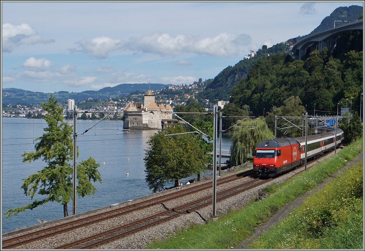 SBB Re 460 mit IR beim Château de Chillon.
12.08.2014