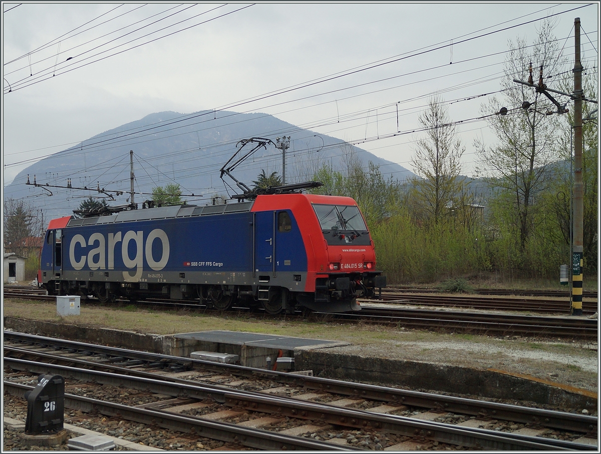 SBB Re 484 015 in Domodossola.
03.04.2014