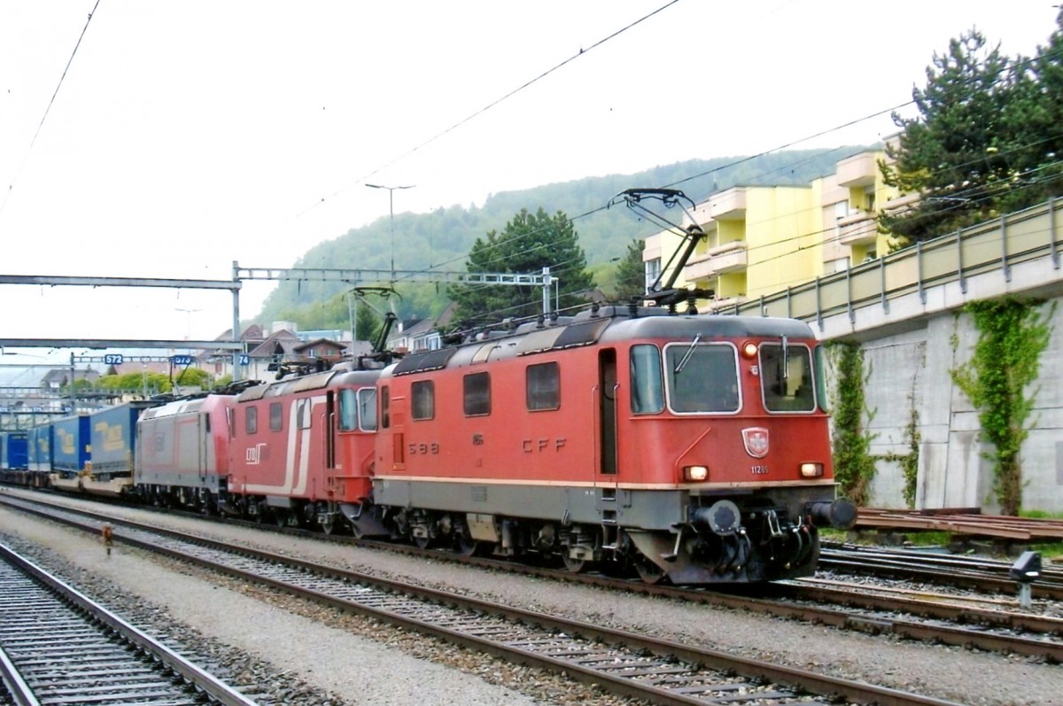 SBB Söldner 11285 in Crossrail-Dienst treft am 14 Mai 2010 in Spiez ein. 