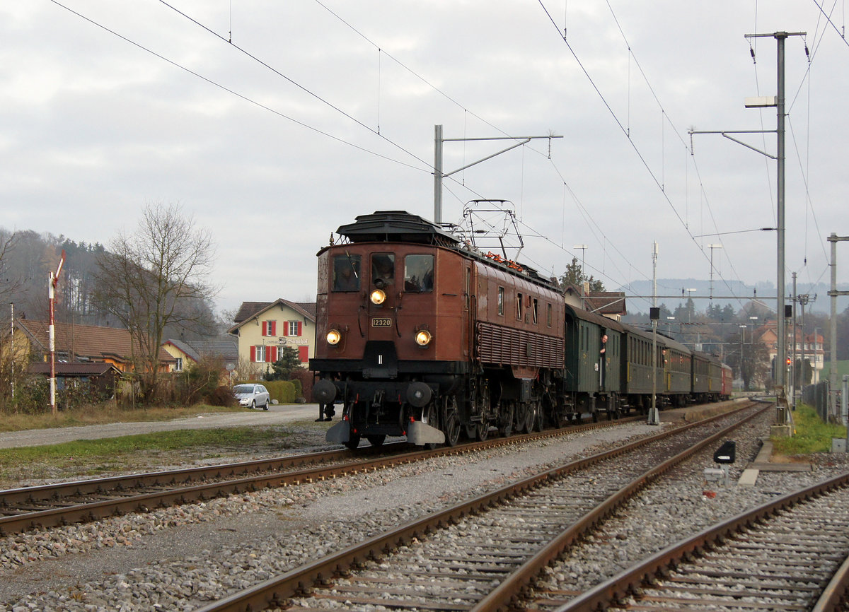 SBB: Sonderzug mit der Be 4/6 12320 auf der Fahrt nach Winterthur am 26. November 2016.
Foto: Walter Ruetsch