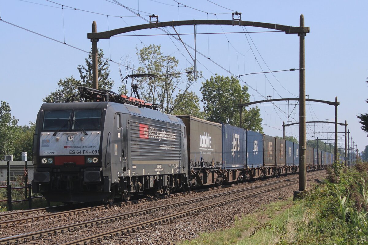 SBBCI 189 991 durchfahrt am 23 Augustus 2023 Hulten und ist eine der Wenige mit SDBB Cargo INternational Werbung. 
