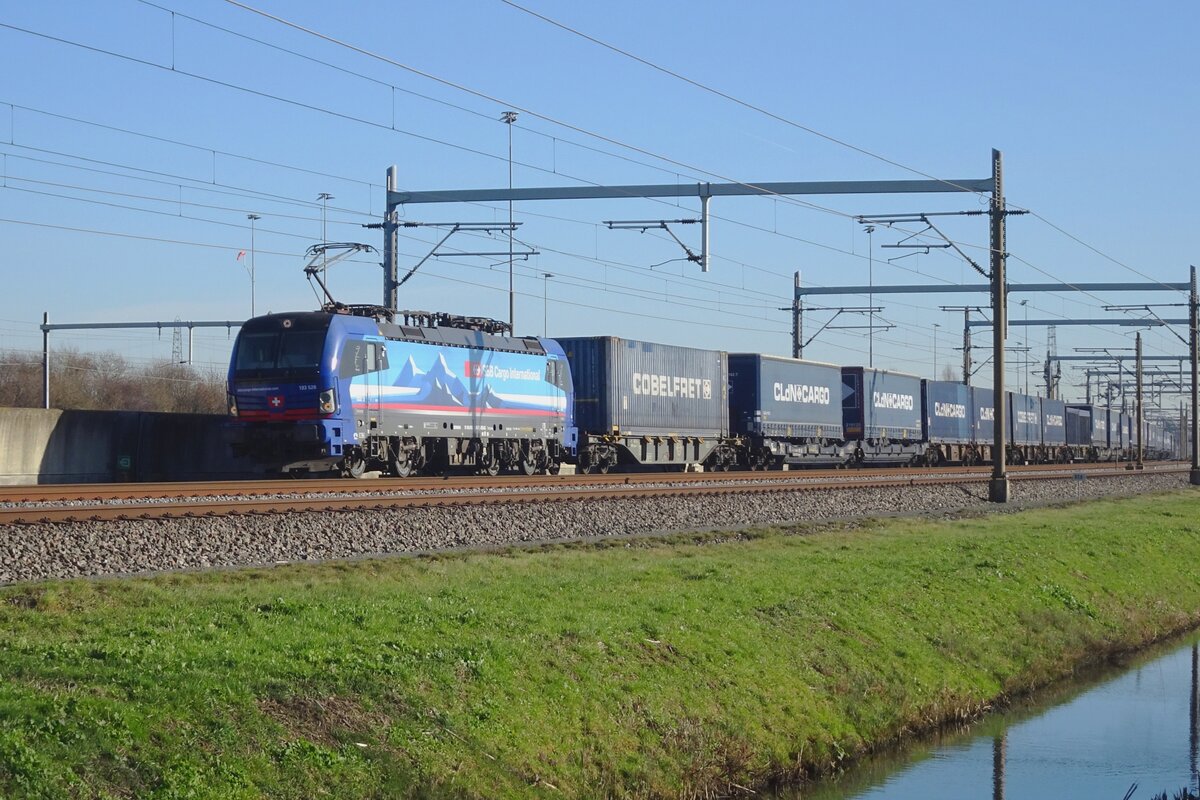 SBBCI 193 528 durchfahrt am 15 März 2023 mit ein KLV Valburg.