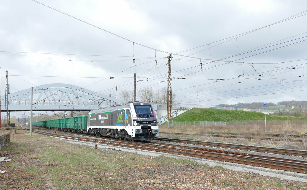 SBW 159 211 mit einem leeren Sandzug Richtung Weißenfels, am 08.04.2021 in Naumburg Hbf. (Foto: Wolfgang Krolop)