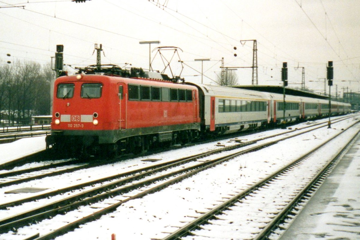 Scanbild von 110 257 mit Belgischen Wage am 13 Januar 2000 in Kln Deutz.