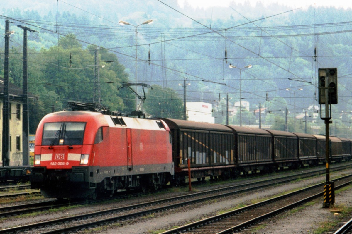 Scanbild von 182 005 in Kufstein am 16 Mai 2002.