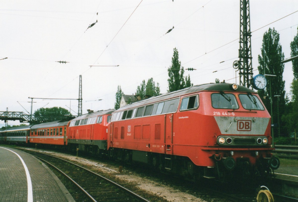 Scanbild von 218 443 in Lindau Hbf am 26 Dezember 2003.